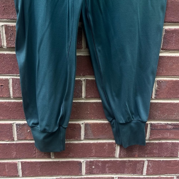 OFFLINE By Aerie Real Me Jogger Size Small in Deep Forest Green - Picture 3 of 13